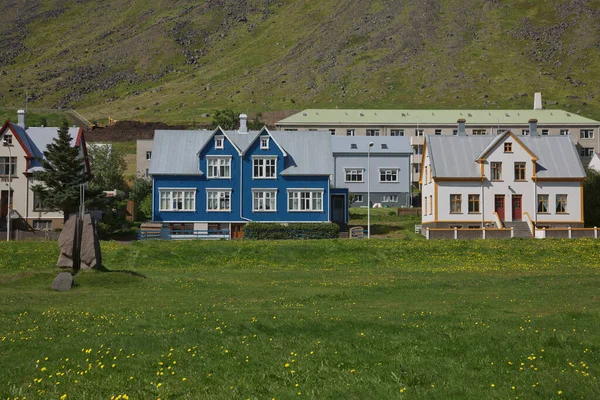 Исафьордур Исландия Июля 2017 Года Дома Традиционном Стиле Видом Площадь — стоковое фото