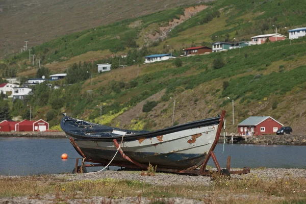 Gammal Vintage Båt Med Liten Stad Eskifjodur Ligger Östra Island — Stockfoto