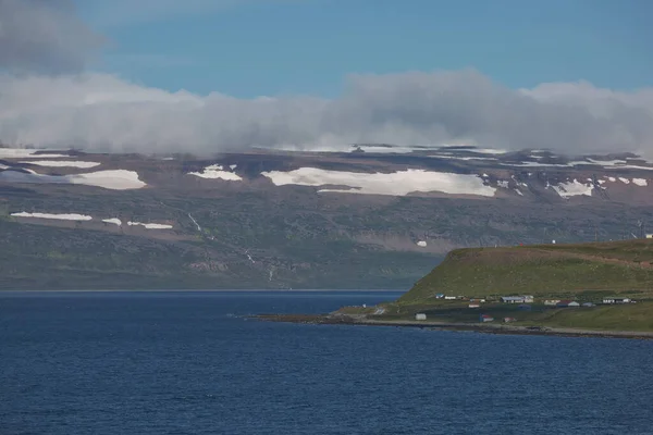 Vacker Utsikt Och Landskap Isfjorden Som Omger Byn Isafjordur Island — Stockfoto