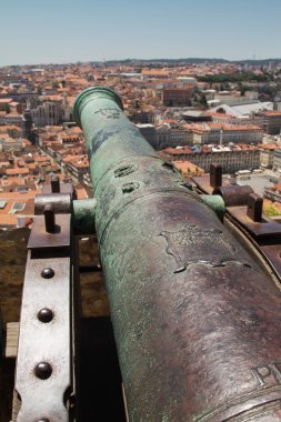 Top Lizbon, Portekiz için işaret etti.