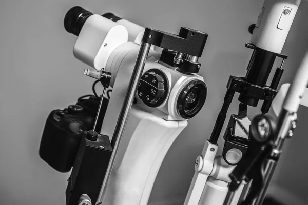 Medische optometrist apparatuur gebruikt voor oogonderzoeken — Stockfoto