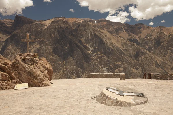 Aussichtspunkt zum Beobachten von Kondoren in colca, arequipa, peru — Stockfoto