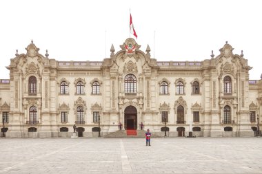 Lima, Peru - 31 Ekim 2011: Hükümet Sarayı Muhafızlar ile 