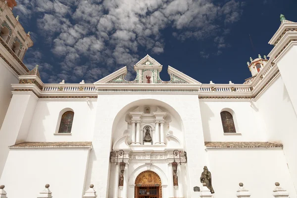 Detalle de la fachada de la Basílica de Nuestra Señora de Copacabana B — Foto de Stock