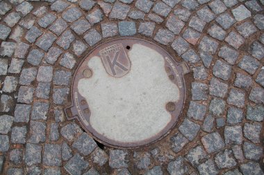 Yuvarlak yol kapağı