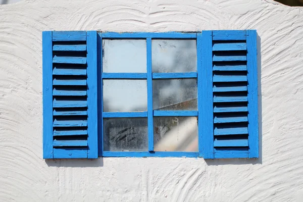 Ventana azul en una pared — Foto de Stock