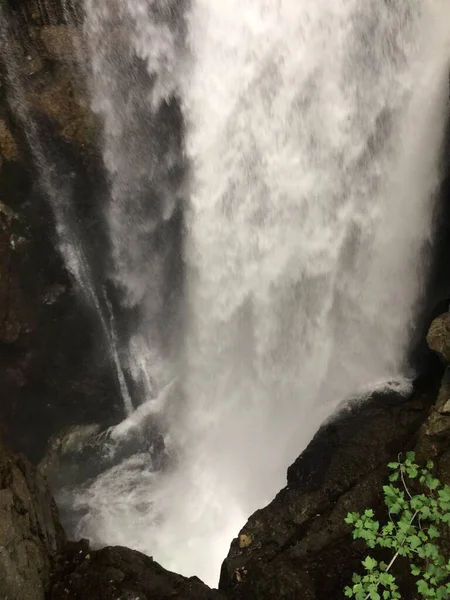 Mooiste Waterval Tussen Bomen Het Bos Oostenrijk — Stockfoto