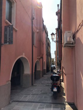 Chioggia İtalya 'da dar sokak park ulaşımı