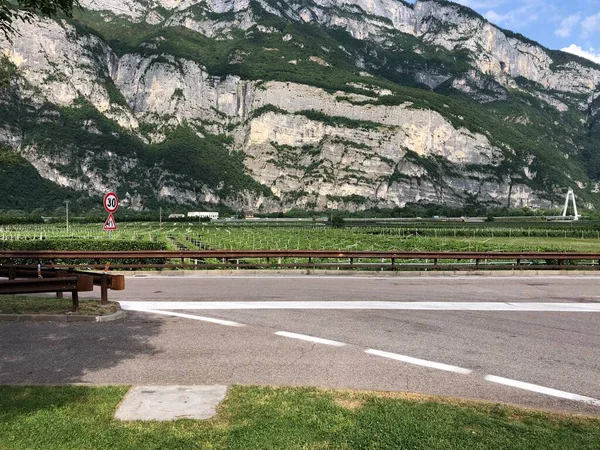 Alpes Montañas Por Camino — Foto de Stock