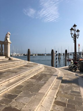 Chioggia İtalya 'da deniz kenarındaki adımlar