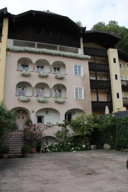 Avrupa 'nın güzel balkonları ve çatı mimarisi