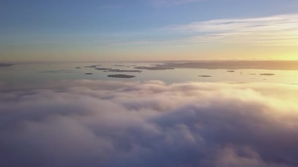 Zimowy Dzień Słońcu Wśród Niskich Chmur Nad Górą Białego Morza — Wideo stockowe