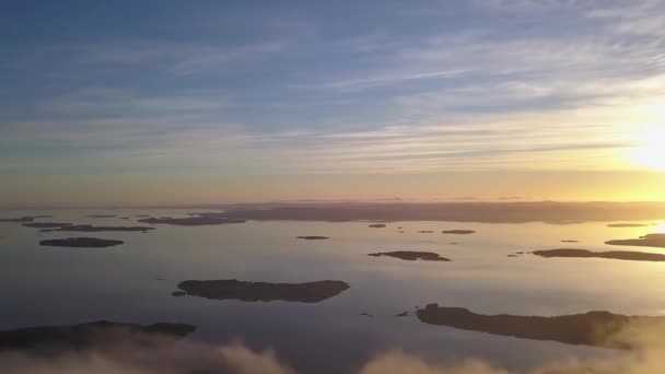 Літати Зимовий День Сонці Над Низькими Хмарами Білим Морем Відстані — стокове відео
