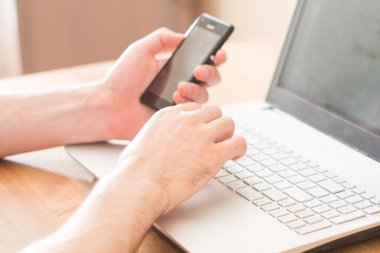 Telefon el ve defter. Çalışma alanı'nın yakın çekim