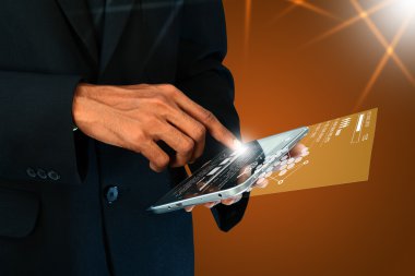 El gösteren fütüristik teknoloji