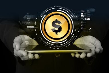 Ellerini tutar dolar işareti dijital tablet üzerinde