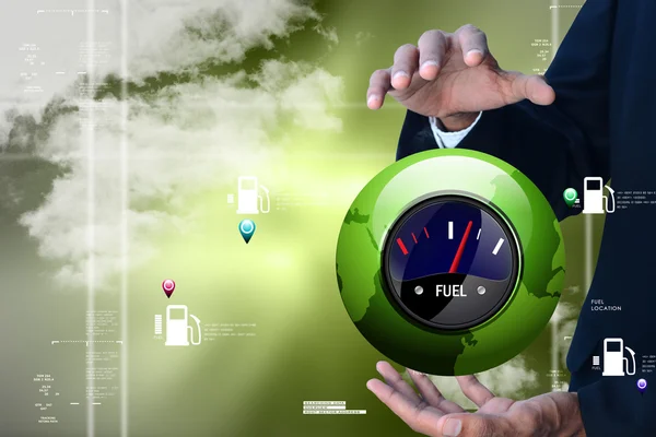 Handen houdt snelheidsmeter pictogram met brandstof teken — Stockfoto