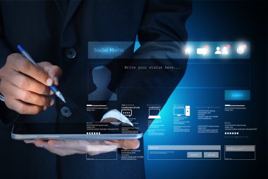 sosyal medya sayfayla çalışma iş adamı