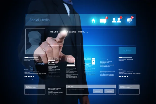 Biznesmen działanie ze strony mediów społecznych — Zdjęcie stockowe