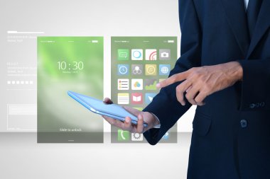 Tablet pc kullanan işadamı