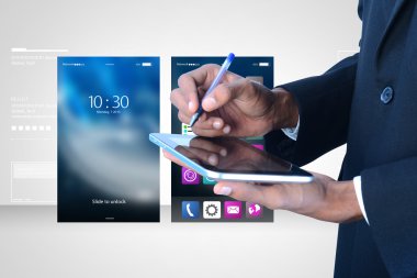 Tablet pc kullanan işadamı