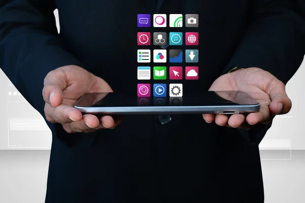 Biznesmen posiadania komputera typu tablet — Zdjęcie stockowe