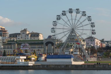 05 Mayıs 2016: Dönme dolap Çeboksarı Bay fotoğraf. Chebo