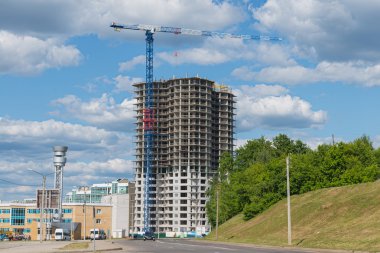 yüksek katlı binaların inşaatı. Kule Vinç