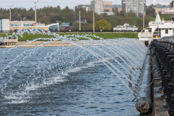 5月 05, 2016: チェボクサル湾の噴水の写真.Cheboksar — ストック写真