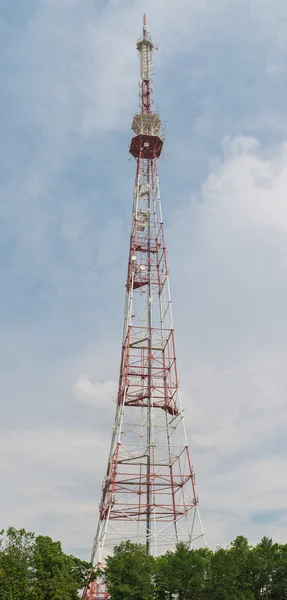 Alta torre de televisão — Fotografia de Stock