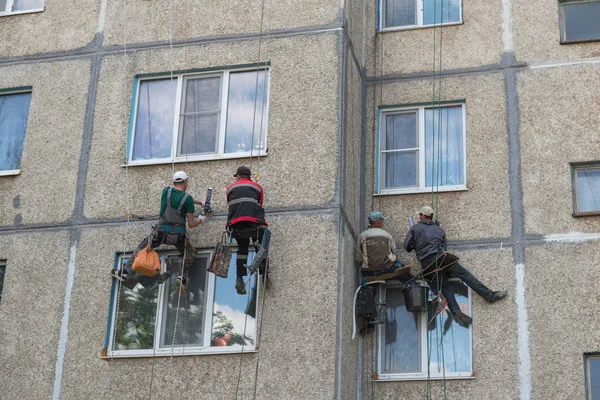 Industrial climbers sealed bulkhead seams — Stock Photo, Image