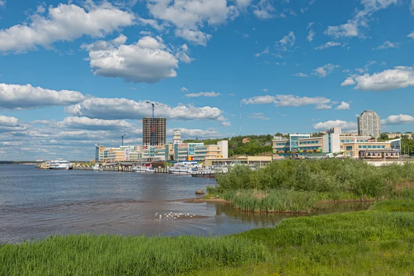 Photo of bank of the Volga river in Cheboksary. Ru — Stock Photo, Image
