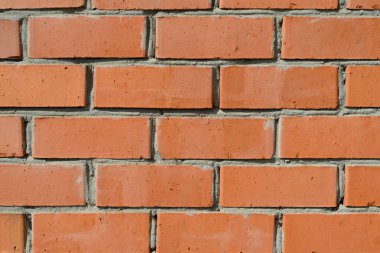 Keskin gölgeli kırmızı tuğla duvarın bir parçası