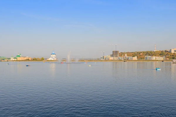 September 2015 Cheboksary Bay Volga River Fountain Catamarans Boats Cheboksary — Stock Photo, Image