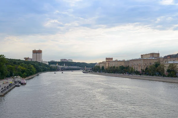 Augustus 2013 Zicht Moskouse Rivier Bij Gorky Park Een Bewolkte — Stockfoto