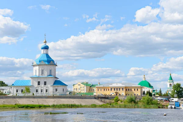 Juni 2016 Gamla Templet Vid Älvstranden Cheboksary Ryssland — Stockfoto