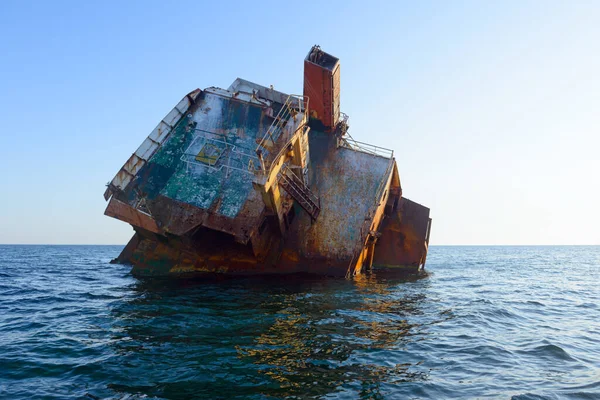 Partie Rouillée Navire Échoué Pleine Mer — Photo