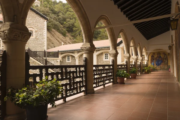 İç eski manastır