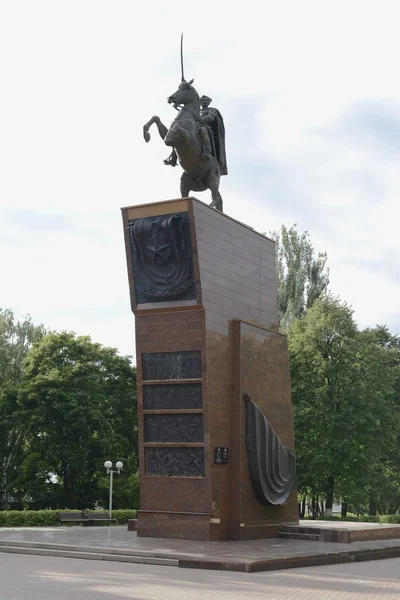9 Mayıs 2015: Foto Chapaev Cheboksary Yaylası girişindeki nitelikli anıt. Chuvasia. Rusya.