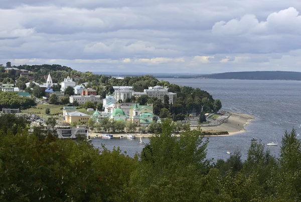 9 maggio 2015: Foto della sponda del fiume Volga a Cheboksary. Chu. — Foto Stock