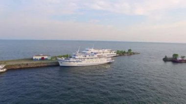 Havadan fotoğraf. Bağlantı noktası Baykal gün batımında
