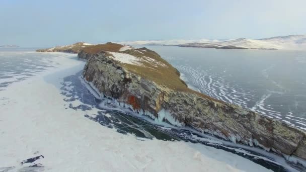 Inspección aérea desde el aire. El invierno. Lago Baikal. Pequeño mar — Vídeos de Stock