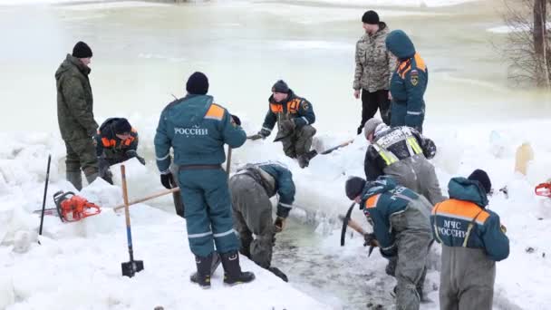 Byn Listvyanka Irkutskregionen Ryssland Januari 2021 Nödsituationer Ministeriets Team Avlägsnar — Stockvideo