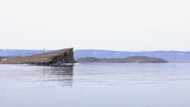 Χειμώνας Λίμνη Baikal Λίγο Πάγο Στην Ακτή — Αρχείο Βίντεο
