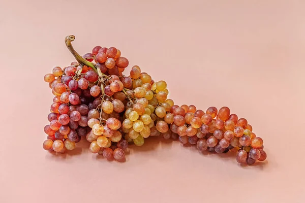 Bunch Ripe Juicy Raisins Grapes Pink Surface — Stock Fotó