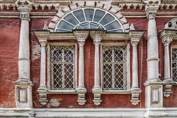 Okna Starého Ruského Pravoslavného Kostela Století Barokním Slohu Vvedenského Chrám Royalty Free Stock Obrázky