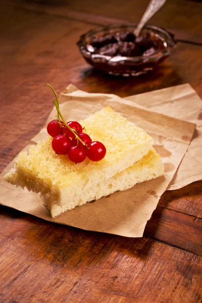 Çilek ve reçel ile tost — Stok fotoğraf