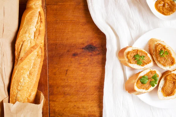 Light snack with baguette and vegetable caviar — Stock Photo, Image