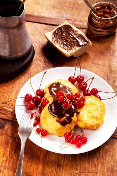 Light breakfast with pancakes and coffee — Stock Photo, Image