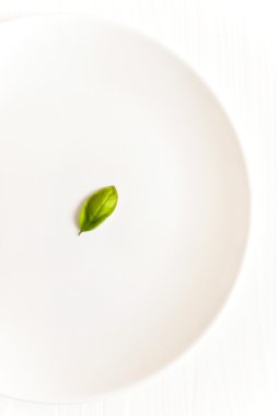 Beyaz fesleğen yaprağı